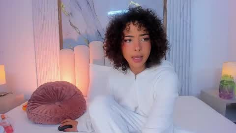 Snapshot of oshun_25 chatting on March 3, 2025, 11:55 am Oshun online show from March 3, 2025, 11:55 am