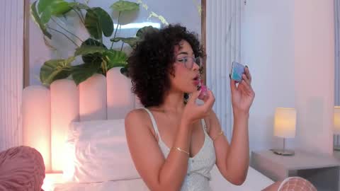 Snapshot of oshun_25 chatting on March 12, 2025, 11:53 am Oshun online show from March 12, 2025, 11:53 am