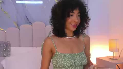 Snapshot of oshun_25 chatting on September 12, 2025, 12:38 pm Oshun online show from September 12, 2025, 12:38 pm