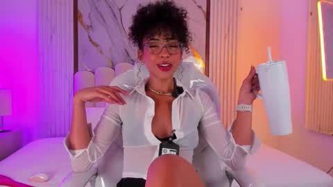 Oshun  online show from November 30, 2025, 7:12 am