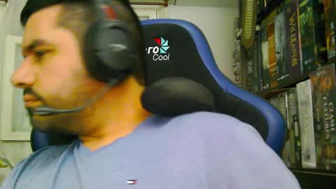 Oso online show from December 10, 2024, 2:27 am