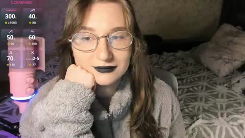 Snapshot of oskar_fucker chatting on May 2, 2026, 8:14 pm Leliana online show from May 2, 2026, 8:14 pm