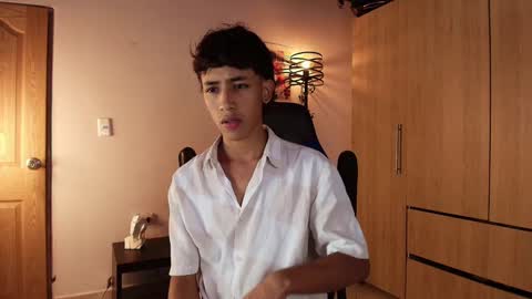 ostin 18hot online show from January 10, 2025, 2:04 am