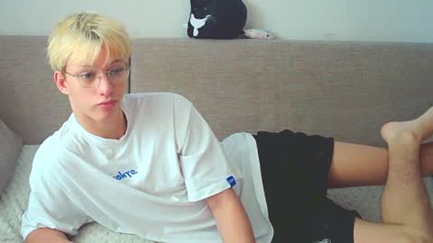 Snapshot of ostin_meoww chatting on December 3, 2024, 8:38 am Ostin online show from December 3, 2024, 8:38 am