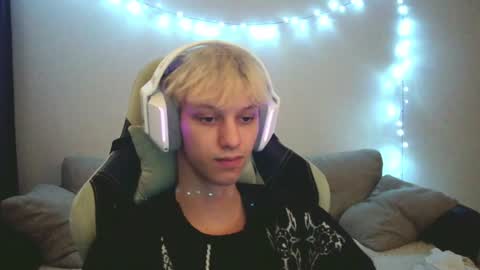 Snapshot of ostin_meoww chatting on December 6, 2024, 10:38 am Ostin online show from December 6, 2024, 10:38 am