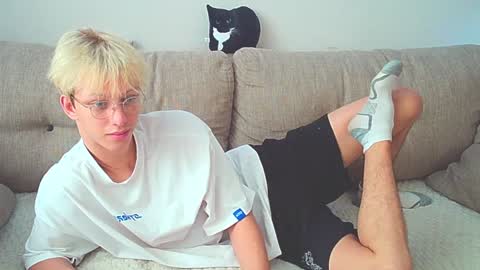 Snapshot of ostin_meoww chatting on December 8, 2024, 8:20 am Ostin online show from December 8, 2024, 8:20 am