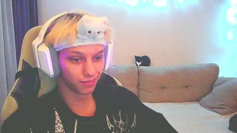 Snapshot of ostin_meoww chatting on December 9, 2024, 11:26 am Ostin online show from December 9, 2024, 11:26 am