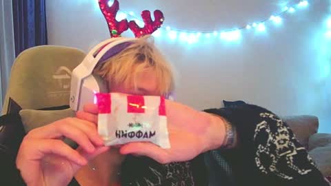 Snapshot of ostin_meoww chatting on December 10, 2024, 5:33 pm Ostin online show from December 10, 2024, 5:33 pm