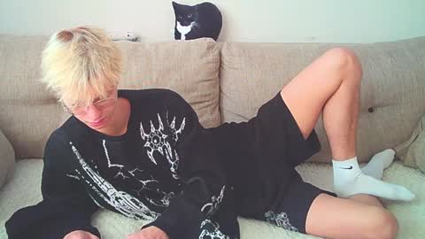 Snapshot of ostin_meoww chatting on December 16, 2024, 8:41 am Ostin online show from December 16, 2024, 8:41 am