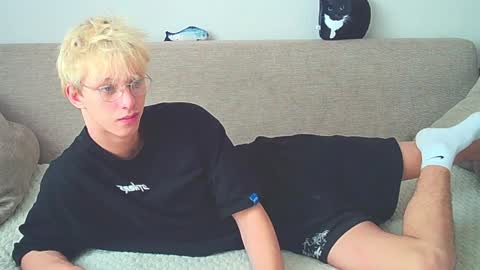 Snapshot of ostin_meoww chatting on December 17, 2024, 6:45 am Ostin online show from December 17, 2024, 6:45 am