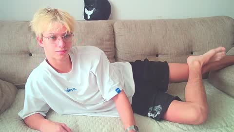 Snapshot of ostin_meoww chatting on December 20, 2024, 6:40 am Ostin online show from December 20, 2024, 6:40 am