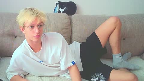 Snapshot of ostin_meoww chatting on December 28, 2024, 8:05 am Ostin online show from December 28, 2024, 8:05 am