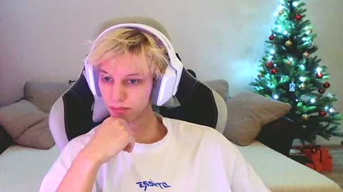 Snapshot of ostin_meoww chatting on January 6, 2025, 3:51 pm Ostin online show from January 6, 2025, 3:51 pm