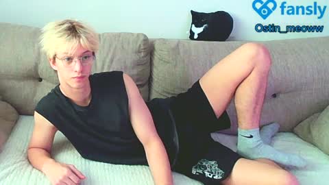 Snapshot of ostin_meoww chatting on January 10, 2025, 8:18 am Ostin online show from January 10, 2025, 8:18 am