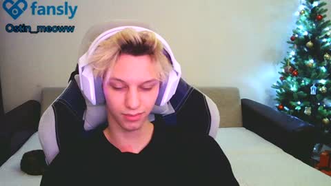 Snapshot of ostin_meoww chatting on January 14, 2025, 5:01 pm Ostin online show from January 14, 2025, 5:01 pm
