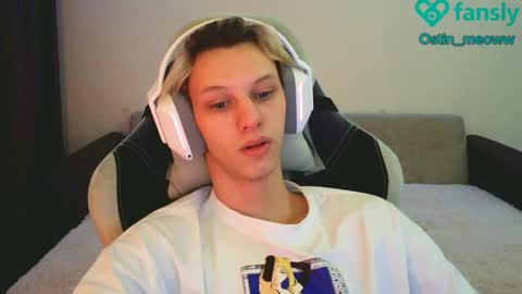 Snapshot of ostin_meoww chatting on January 18, 2025, 4:10 pm Ostin online show from January 18, 2025, 4:10 pm