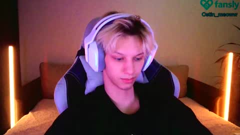 Snapshot of ostin_meoww chatting on February 9, 2025, 1:25 pm Ostin online show from February 9, 2025, 1:25 pm