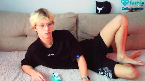 Snapshot of ostin_meoww chatting on February 12, 2025, 8:27 am Ostin online show from February 12, 2025, 8:27 am