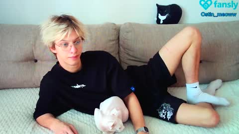 Snapshot of ostin_meoww chatting on February 23, 2025, 6:49 am Ostin online show from February 23, 2025, 6:49 am