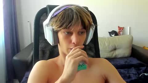 Snapshot of ostin_meoww chatting on September 10, 2025, 5:07 am Ostin online show from September 10, 2025, 5:07 am