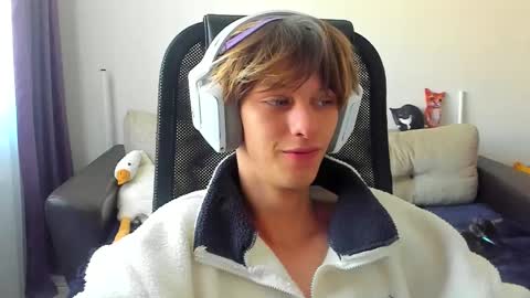 Snapshot of ostin_meoww chatting on September 11, 2025, 2:44 am Ostin online show from September 11, 2025, 2:44 am