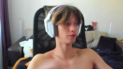 Snapshot of ostin_meoww chatting on September 19, 2025, 4:47 am Ostin online show from September 19, 2025, 4:47 am