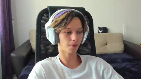 Snapshot of ostin_meoww chatting on September 21, 2025, 9:00 am Ostin online show from September 21, 2025, 9:00 am