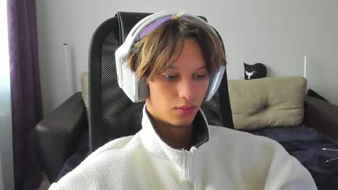 Snapshot of ostin_meoww chatting on September 24, 2025, 8:17 am Ostin online show from September 24, 2025, 8:17 am