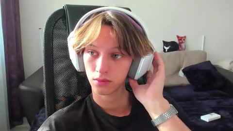 Snapshot of ostin_meoww chatting on September 27, 2025, 11:04 am Ostin online show from September 27, 2025, 11:04 am