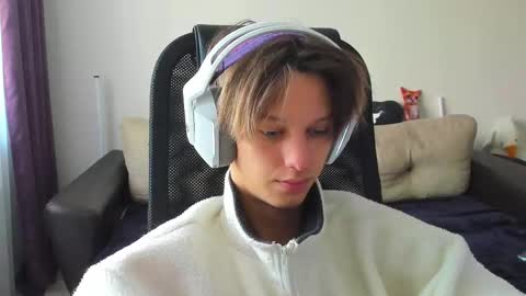 Snapshot of ostin_meoww chatting on October 3, 2025, 8:22 am Ostin online show from October 3, 2025, 8:22 am