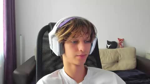 Snapshot of ostin_meoww chatting on October 10, 2025, 8:46 am Ostin online show from October 10, 2025, 8:46 am