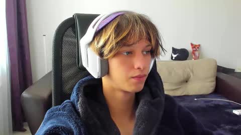 Snapshot of ostin_meoww chatting on October 13, 2025, 7:41 am Ostin online show from October 13, 2025, 7:41 am