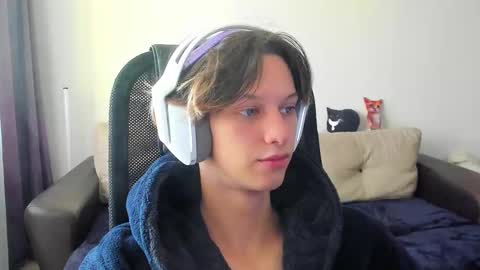 Snapshot of ostin_meoww chatting on October 17, 2025, 9:12 am Ostin online show from October 17, 2025, 9:12 am