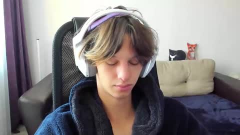 Snapshot of ostin_meoww chatting on October 19, 2025, 8:37 am Ostin online show from October 19, 2025, 8:37 am