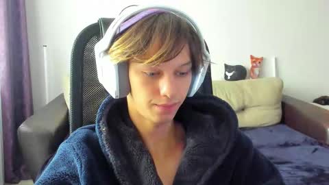 Snapshot of ostin_meoww chatting on October 22, 2025, 6:35 am Ostin online show from October 22, 2025, 6:35 am