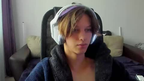 Snapshot of ostin_meoww chatting on November 10, 2025, 4:00 am Ostin online show from November 10, 2025, 4:00 am