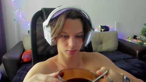 Snapshot of ostin_meoww chatting on December 1, 2025, 5:34 am Ostin online show from December 1, 2025, 5:34 am