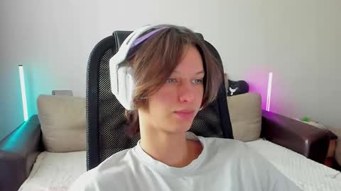 Snapshot of ostin_meoww chatting on February 2, 2026, 3:49 am Ostin online show from February 2, 2026, 3:49 am