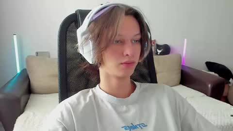 Snapshot of ostin_meoww chatting on February 3, 2026, 9:25 am Ostin online show from February 3, 2026, 9:25 am