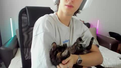 Snapshot of ostin_meoww chatting on February 4, 2026, 7:36 am Ostin online show from February 4, 2026, 7:36 am