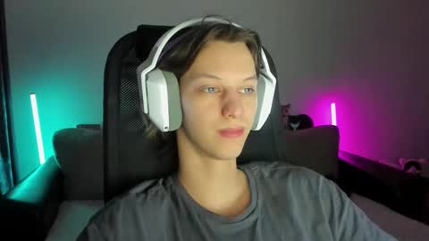 Snapshot of ostin_meoww chatting on February 8, 2026, 1:14 pm Ostin online show from February 8, 2026, 1:14 pm