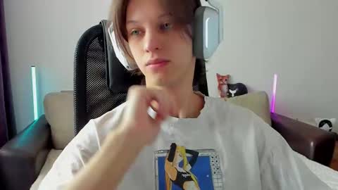 Snapshot of ostin_meoww chatting on February 9, 2026, 4:49 am Ostin online show from February 9, 2026, 4:49 am