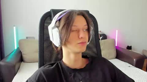 Snapshot of ostin_meoww chatting on February 12, 2026, 4:40 am Ostin online show from February 12, 2026, 4:40 am