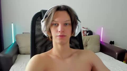 Snapshot of ostin_meoww chatting on February 13, 2026, 5:25 am Ostin online show from February 13, 2026, 5:25 am