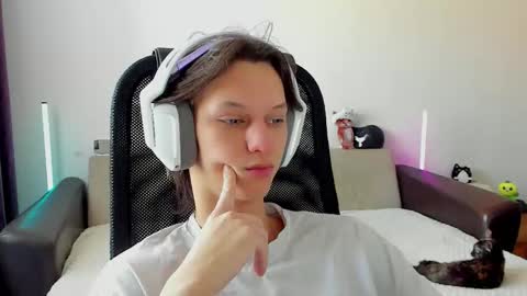 Snapshot of ostin_meoww chatting on February 16, 2026, 4:41 am Ostin online show from February 16, 2026, 4:41 am