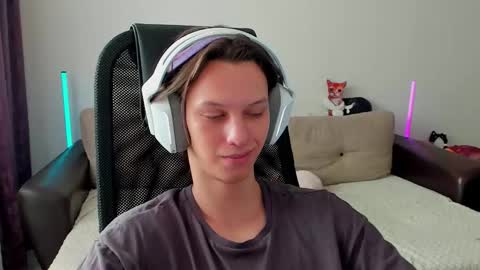 Snapshot of ostin_meoww chatting on February 21, 2026, 10:16 am Ostin online show from February 21, 2026, 10:16 am