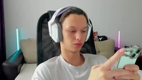 Snapshot of ostin_meoww chatting on February 23, 2026, 7:50 am Ostin online show from February 23, 2026, 7:50 am