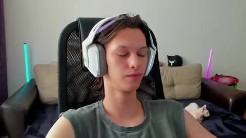 Snapshot of ostin_meoww chatting on March 1, 2026, 10:17 am Ostin online show from March 1, 2026, 10:17 am