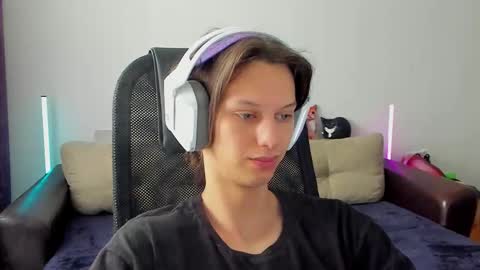 Snapshot of ostin_meoww chatting on March 3, 2026, 7:47 am Ostin online show from March 3, 2026, 7:47 am