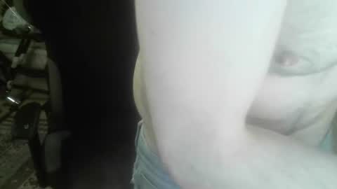 ouinnybis195625 online show from January 27, 2025, 2:13 pm